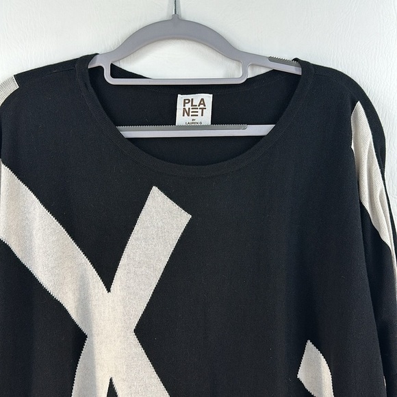 Planet Oversized Long Sleeve Graphic Print Knit Top - Picture 2 of 8